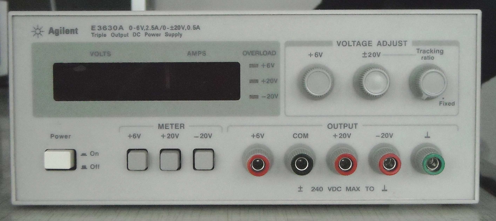 Zasilacz programowany Agilent (HP) E3630A