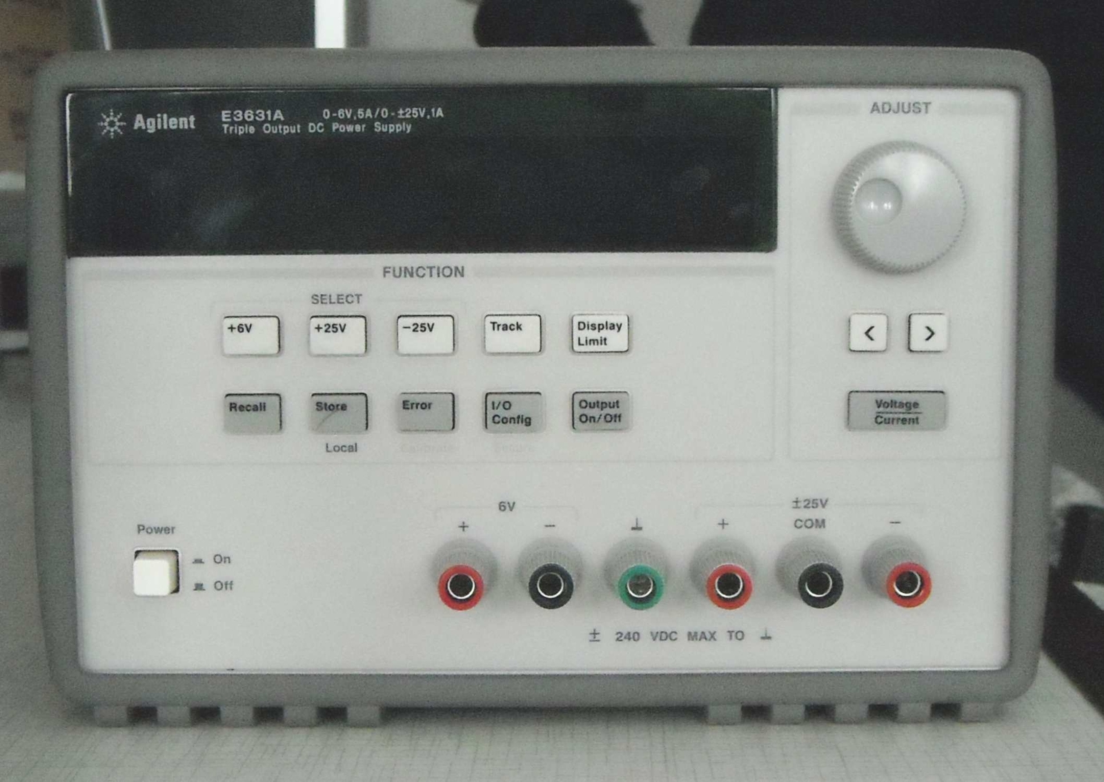Zasilacz programowany Agilent (HP) E3631A